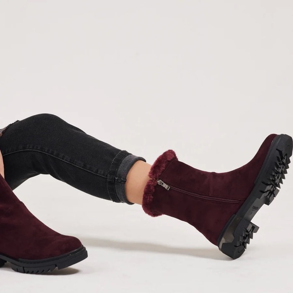 🛑SOLD🛑Beautiful burgundy “Courtney “ Torgeis winter boots. - Picture 2 of 8